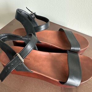 American eagle sandals. Never worn.